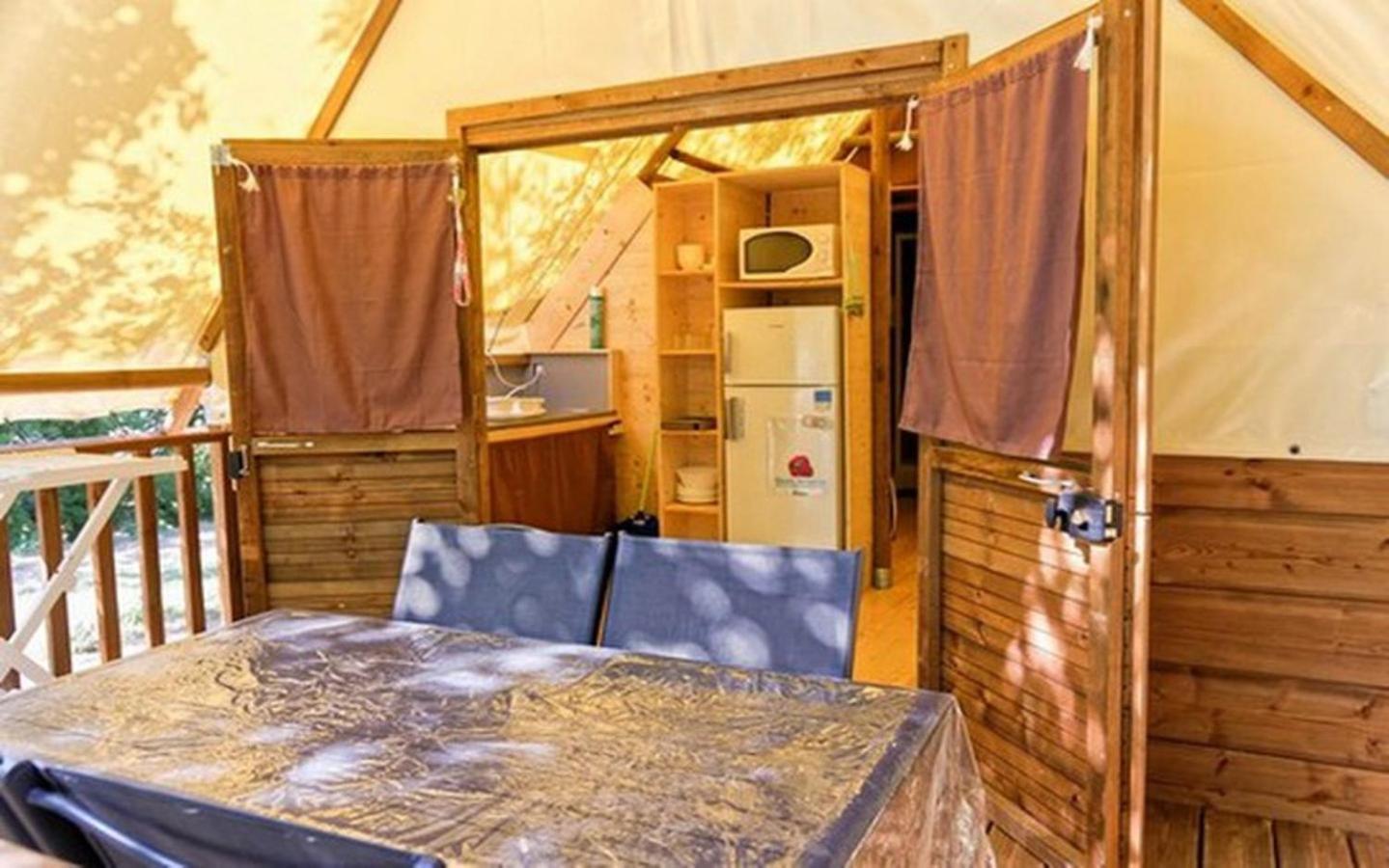 Camping Les Rives Du Lac De Vinca Exterior foto
