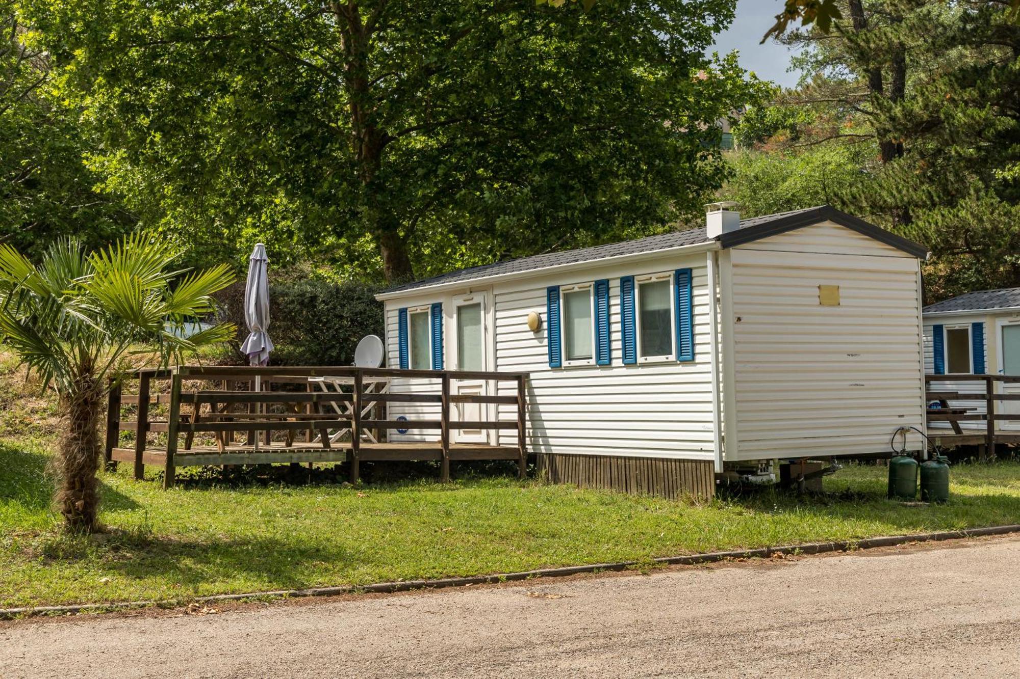Camping Les Rives Du Lac De Vinca Exterior foto